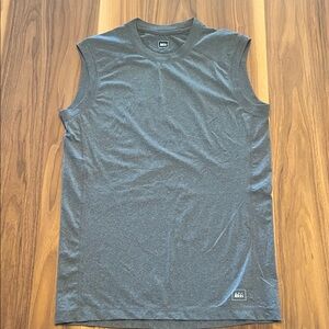 REI Men's Charcoal Sleeveless Athletic Tank Top, size small.